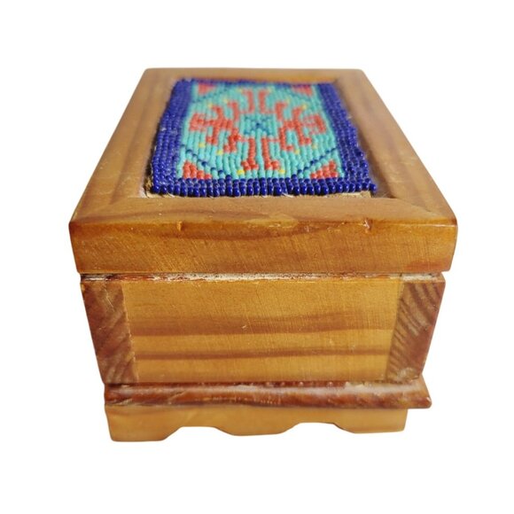 Vintage Huichol Handcrafted Mexican Beaded Box Top with Hinged Lid Navajo Style - Picture 3 of 12